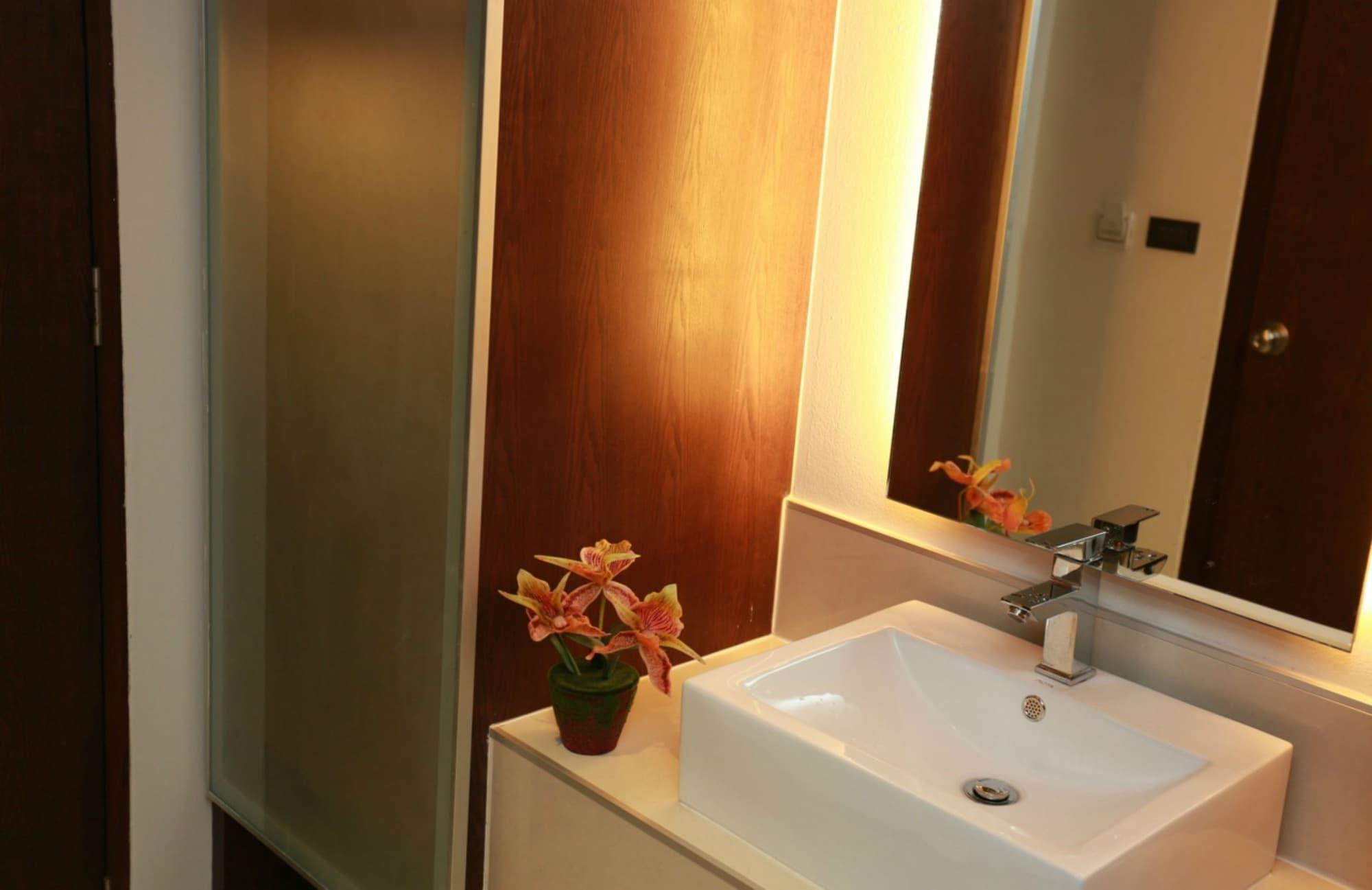 Collection O The Bangkok Airport Link Suite Buitenkant foto