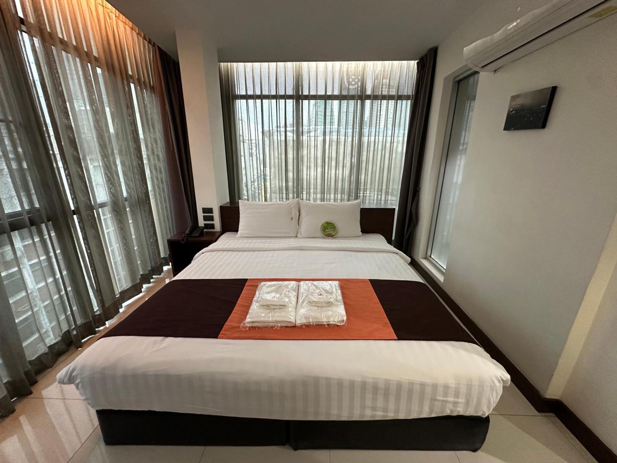 Collection O The Bangkok Airport Link Suite Buitenkant foto
