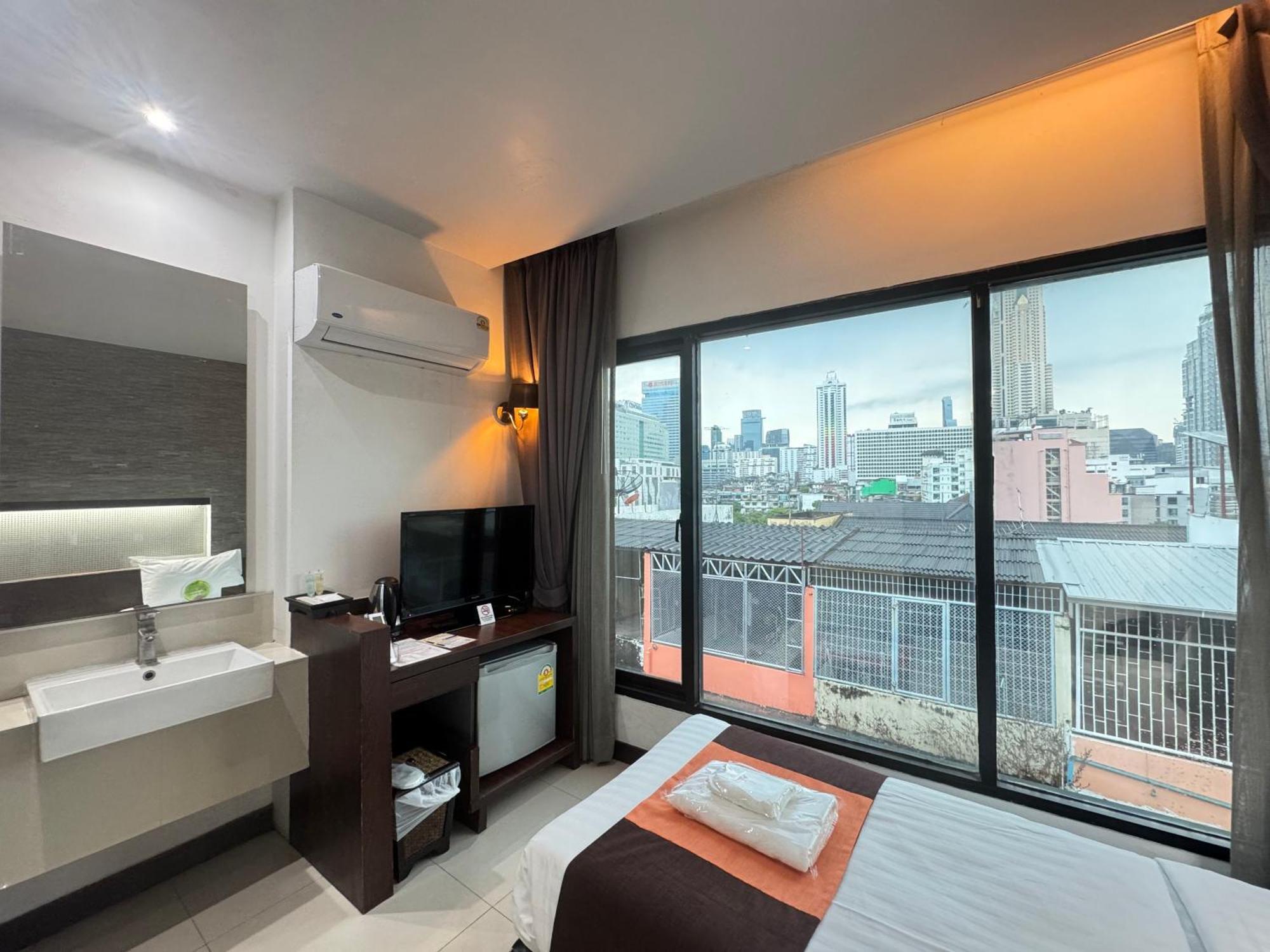 Collection O The Bangkok Airport Link Suite Buitenkant foto