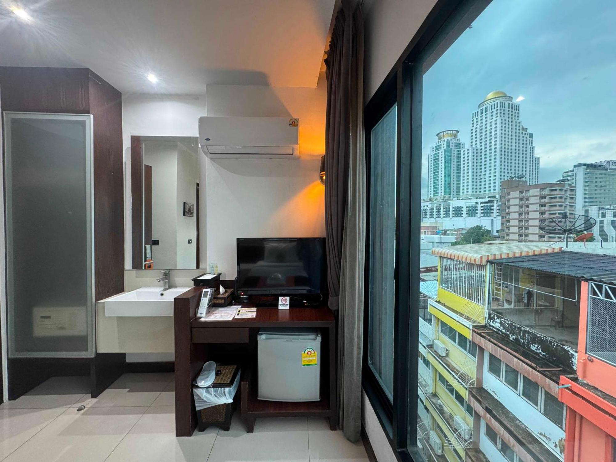 Collection O The Bangkok Airport Link Suite Buitenkant foto