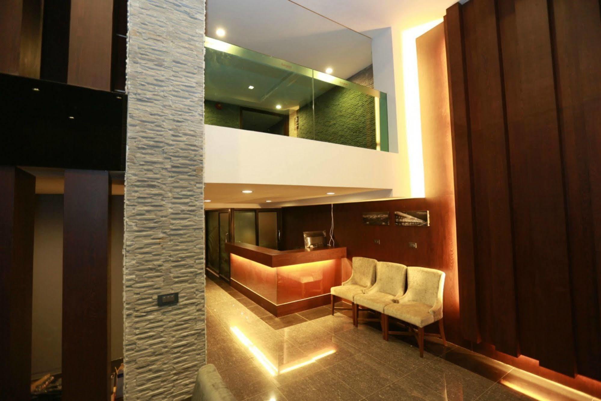 Collection O The Bangkok Airport Link Suite Buitenkant foto